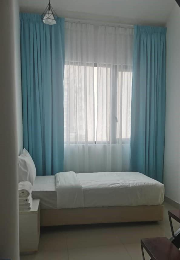 Yy48 Hotel 2 Mins Walk From Masjid Jamek Lrt Station Kuala Lumpur Exterior photo