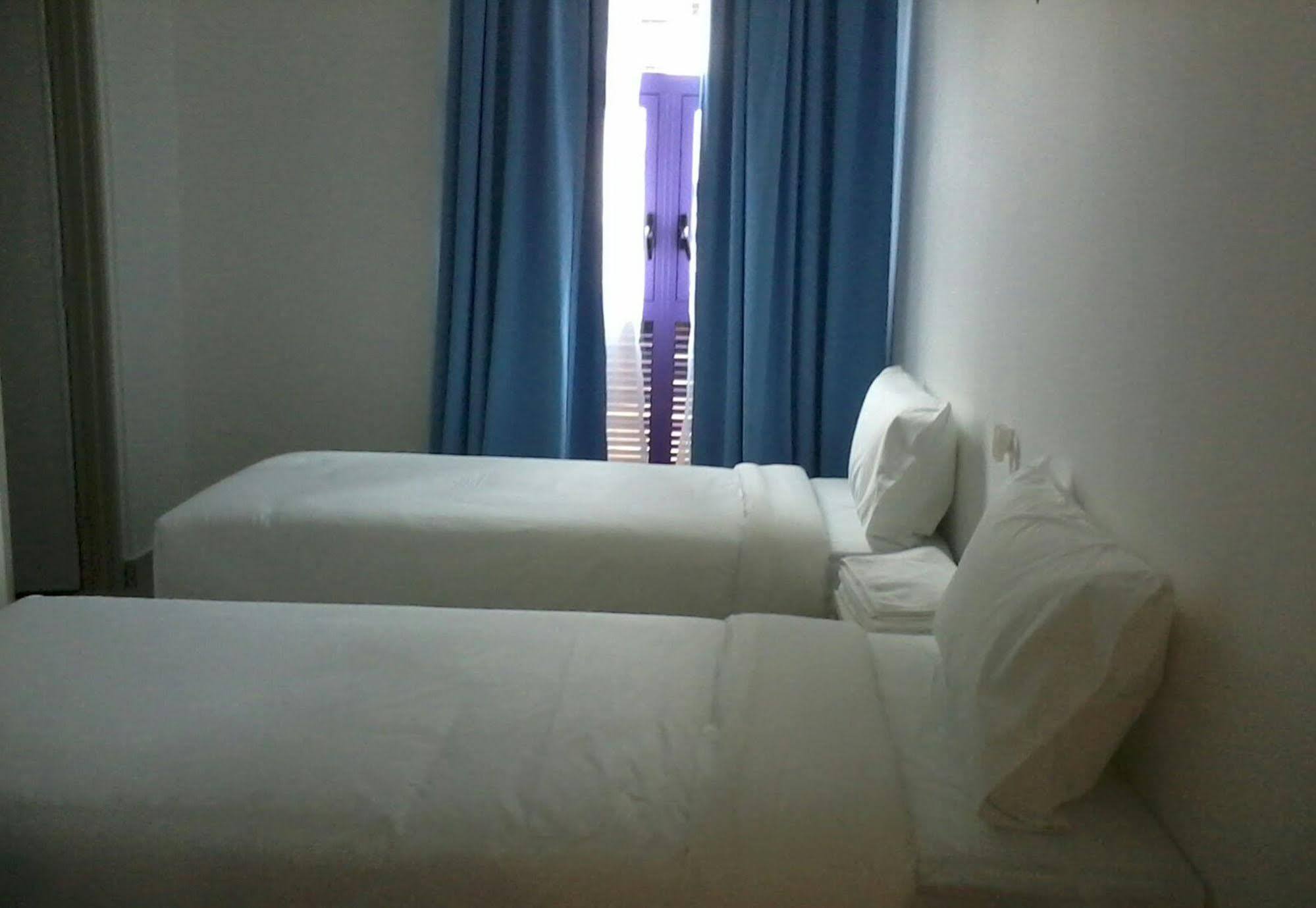 Yy48 Hotel 2 Mins Walk From Masjid Jamek Lrt Station Kuala Lumpur Exterior photo