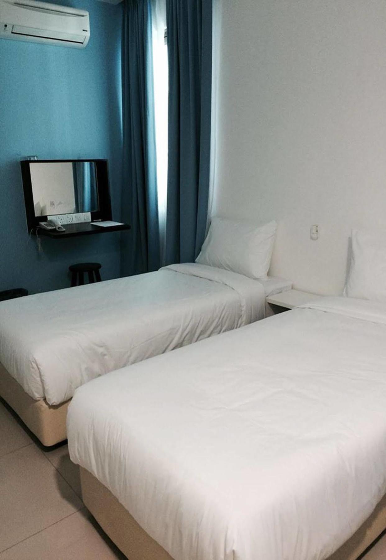 Yy48 Hotel 2 Mins Walk From Masjid Jamek Lrt Station Kuala Lumpur Exterior photo