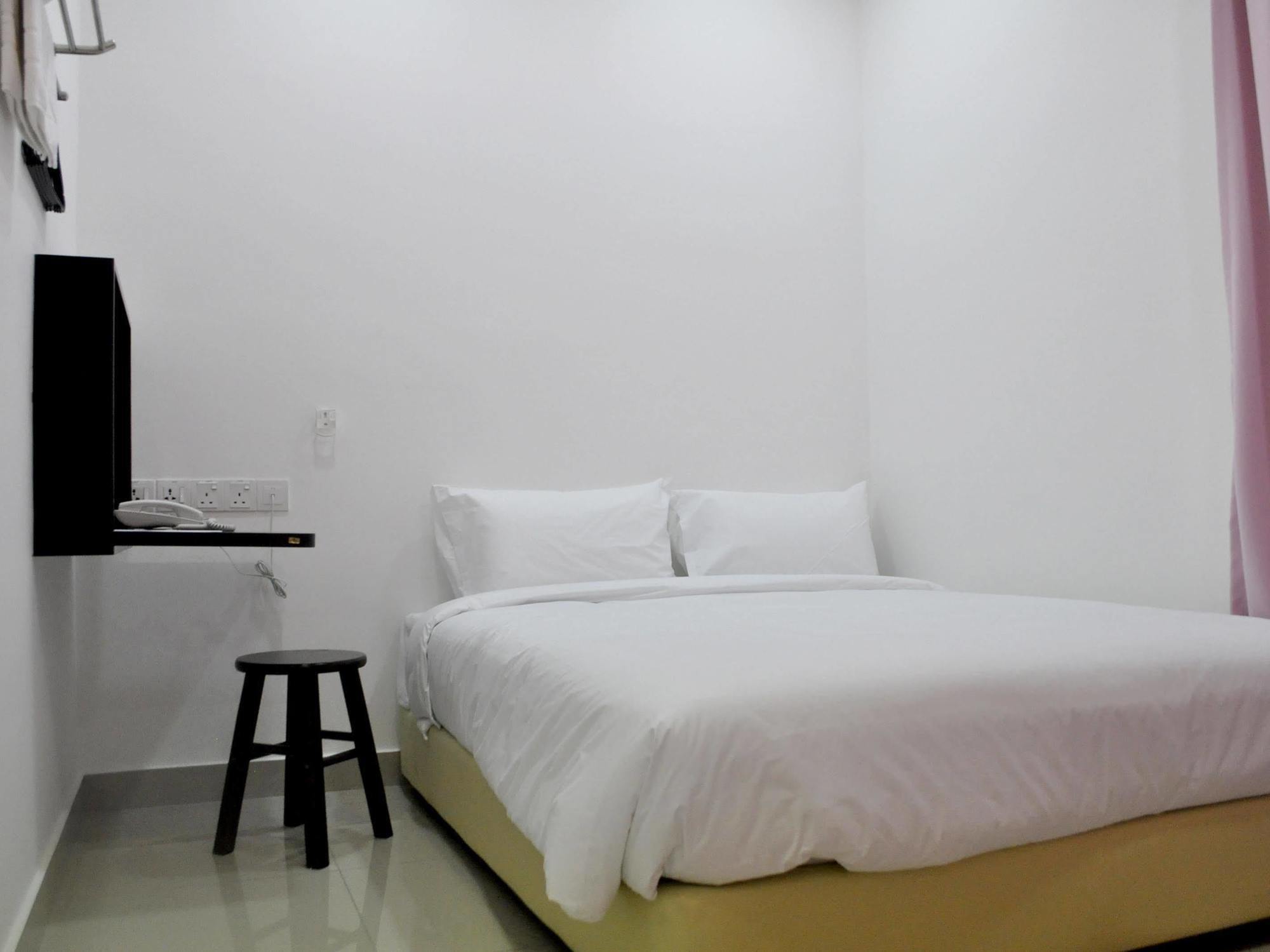 Yy48 Hotel 2 Mins Walk From Masjid Jamek Lrt Station Kuala Lumpur Exterior photo
